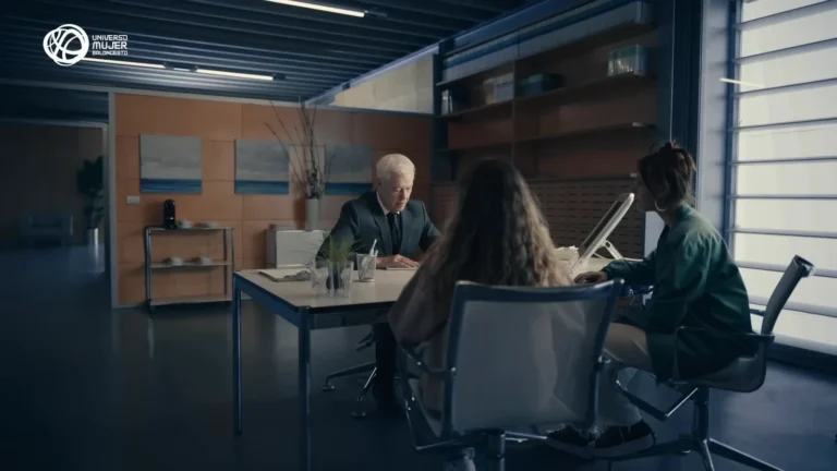 Eine Szene aus dem Finetwork-Werbespot „Una conexión muy de aquí“